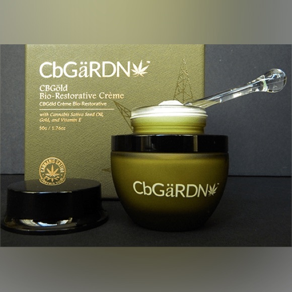 CB Bio Restorative Cream - SAMPLE - Picture 3 of 9